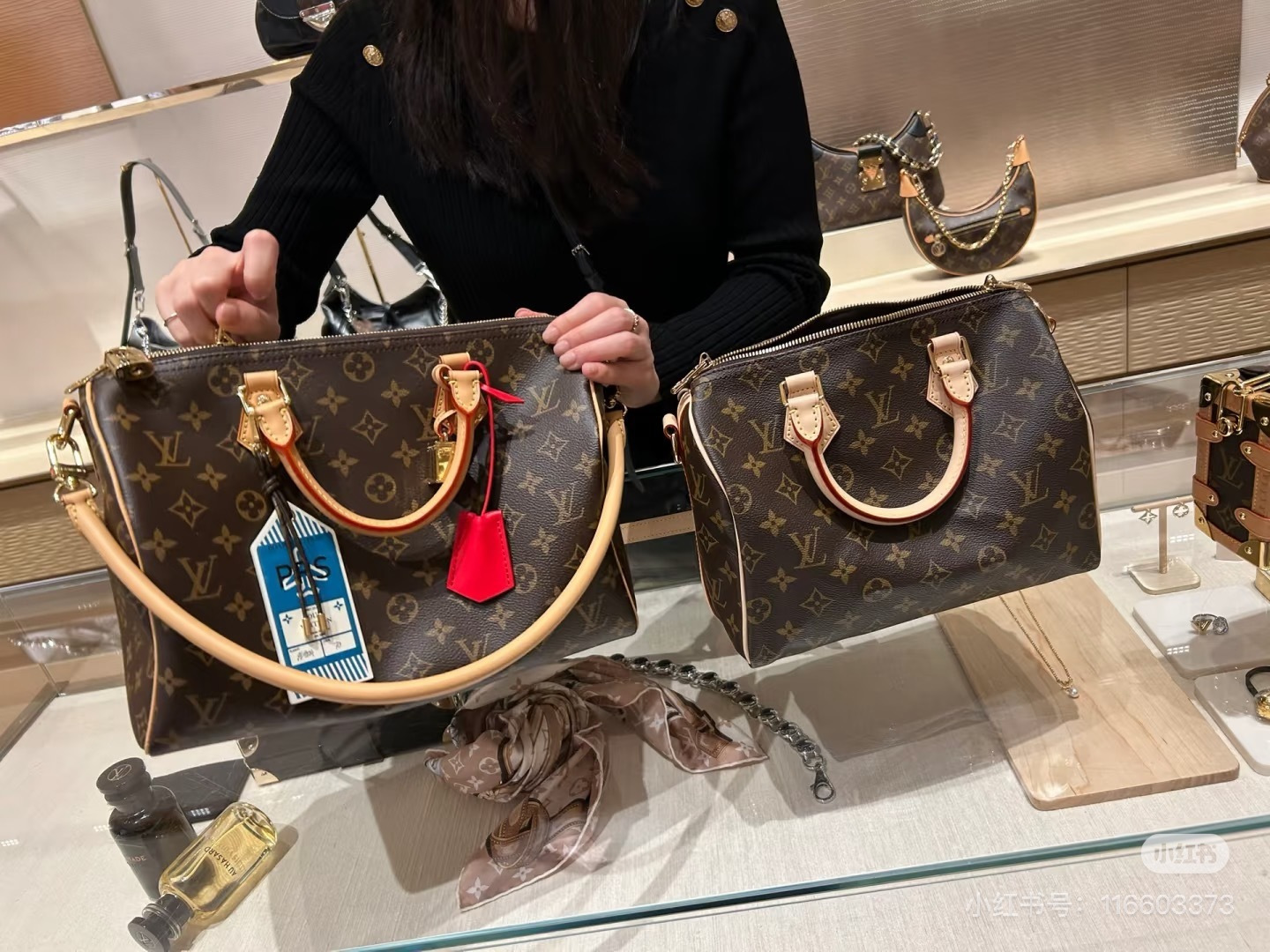 LV Speedy Handbag 4 297